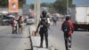 Des ONG de défense des droits humains soulignent que la police kényane a l'habitude de recourir à la force, parfois létale, contre des civils.
