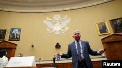 El doctor Anthony Fauci a su llegada al panel de la Cámara de Representantes donde testifica este viernes sobre la respuesta de la Casa Blanca a la pandemia del coronavirus.