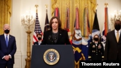 La vicepresidenta de EE. UU., Kamala Harris en un acto por el Día Internacional de la Mujer el 8 de marzo de 2021 en la Casa Blanca.