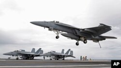 美軍F-18戰機在航母降落 （資料圖片）