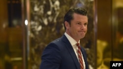 Pete Hegseth stiže u Trump Tower na sastanak s novoizabranim predsjednikom Donaldom Trumpom u New Yorku, 29. novembra 2016. godine.