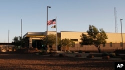 Un equipo legal, que entrevistó a unos 60 niños en la estación cerca de El Paso, dice que los jóvenes inmigrantes detenidos allí están experimentando negligencia y maltrato a manos del gobierno de Estados Unidos.
