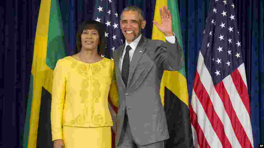 Shugaba Barack Obama da Firayam Minista Jamaïca Portia Simpson-Miller a Kingston.
