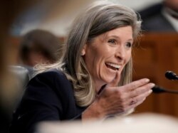 La senadora republicana Joni Ernst, de Iowa, durante las audiencias de confirmación de la jueza Amy Coney Barret para la Corte Suprema en Washington DC, el 14 de octubre de 2020.
