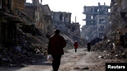 Bangunan yang rusak di kamp pengungsi Palestina Yarmouk di pinggiran selatan Damaskus, Suriah, 2 Desember 2020.