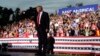 Ish-Presidenti Trump gjatë një takimi në Sarasota, 3 korrik 2021
