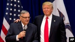 Arpaio había sido programado para ser sentenciado el 5 de octubre, enfrentándose a una pena máxima de seis meses de prisión.