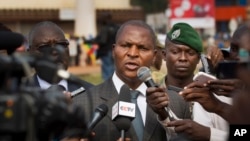 Faustin-Archange Touadera, au centre, nouveau président de la Centrafrique