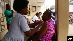 L'épidémie d'Ebola a tué environ 4.000 personnes en Sierra Leone, dont près de 7% du personnel de santé, entre 2014 et 2016.