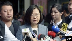11月24日謀求台灣獨立的執政黨民主進步黨選舉大敗蔡英文承認敗選。