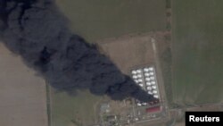 НПЗ в РФ, обстрелянное ВСУ (архивное фото) 