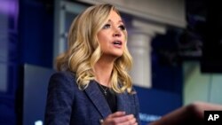 La portavoz de la Casa Blanca, Kayleigh McEnany, se dirige a los periodistas durante una rueda de prensa celebrada el martes 12 de mayo..