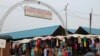 L’entrée du marché d'Agbadahonou, à Lomé, Togo, 21 décembre 2017. (VOA/Kayi Lawson) 