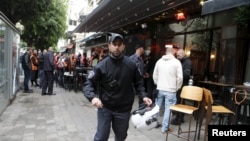 Israeli policemen at the scene of a shooting incident in Tel Aviv, Jan. 1, 2016.