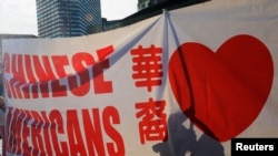 華裔美國人參加集會要求在入學上不歧視亞裔美國人申請者。 （2018年10月14日）