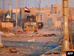 A member of Iraq's counter-terrorism forces monitors his surrounding in a street in Ramadi's Dhubbat neighberhood, adjacent to Hoz neighbourhood, Dec. 25, 2015.