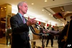 Chicago Mayor Rahm Emanuel speaks with reporters after meeting with President-elect Donald Trump at Trump Tower in New York, Dec. 7, 2016.