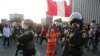 El presidente interino de Perú pide calma, Vizcarra llama a las protestas 