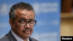 Direktur Jenderal WHO Tedros Adhanom Ghebreyesus menghadiri konferensi pers di Jenewa, Swiss, pada 3 Juli 2020. (Foto: Pool via Reuters/Fabrice Coffrini)