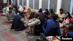 شماری از مسافران قطار آهن پس از رهایی از چنگ ربایندگان بلوچ