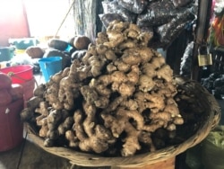 Raíces de jengibre en un mercado de Managua.