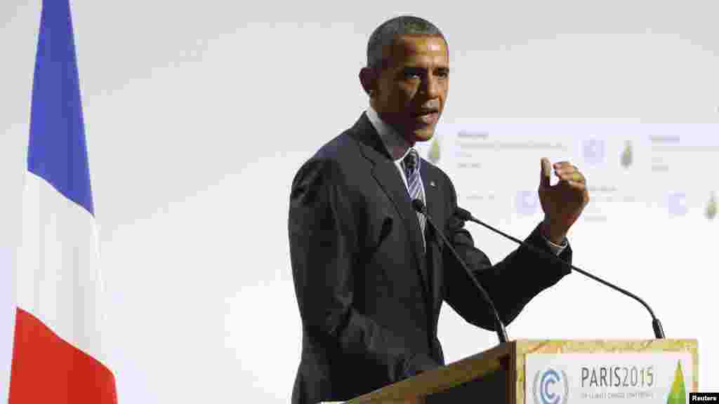 Shugaba Barack Obama Na Jawabi A Bude Taron Dumamar Yanayi Na Duniya A Bourget Kusa Da Birnin Paris. Nuwamba 30, 2015. 