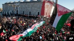 Thousands of protesters, some holding Palestinian and Turkish flags, march in the streets after Friday prayers in Istanbul, Dec. 8, 2017, against U.S. President Donald Trump's decision to recognize Jerusalem at the capital of Israel. 