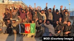 Des talibans récemment libérés par l'armée afghane, le 29 janvier 2020.