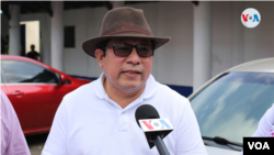 El periodista Miguel Mora en el exterior de la Fiscalía de Nicaragua en Managua. Foto archivo Houston Castillo, VOA.