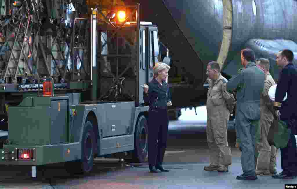 Germany's armed forces began sending aid supplies to northern Iraq where thousands of people have fled Islamic State militants, in Alt Duvenstedt, northern Germany, Aug. 15, 2014.
