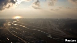 Vue sur la mer noire et l'aéroport de Sochi, le 23 décembre 2016 en Russie. (Photo d'illustration)