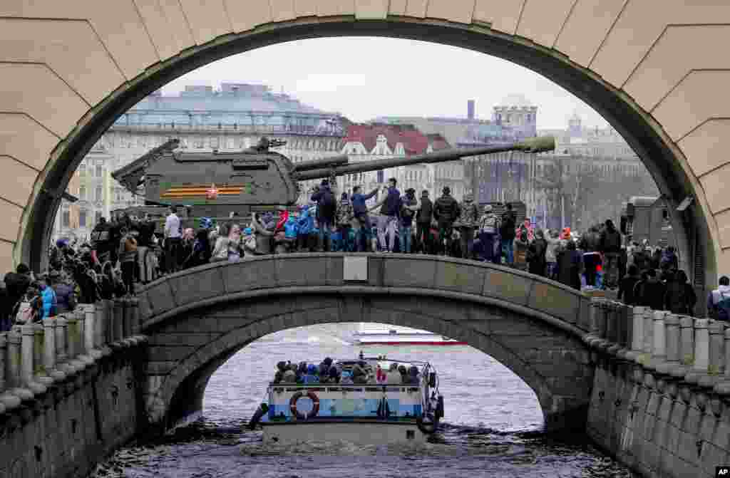 Paretin Sojojin a birnin St. Petersburg dake Rasha.