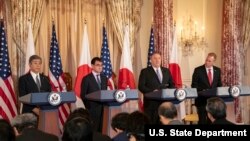 美国国务卿蓬佩奥、代理防长沙纳汉与日本外务大臣河野太郎和防务大臣岩屋毅在2+2会议后举行联合记者会