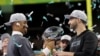 Игрок Philadelphia Eagles Джален Хёртс (слева) и главный тренер команды Ник Сирианни празднуют победу в Суперкубке LIX, держа в руках кубок Винса Ломбарди, 9 февраля 2025 года 