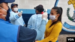 Los supermercados en Guatemala abren con restricciones de protección y distancia social.
