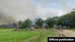 ရသေ့တောင်မြို့နယ်၊ ချိန်ခါလီကျေးရွာမှာ အကြမ်းဖက်သမား တွေက နေအိမ်တွေကို မီးရှို့ဖျက်ဆီးပြီးထွက်ပြေးသွား (ဓါတ်ပုံ- ကာကွယ်ရေးဦးစီးချုပ်ရုံး)