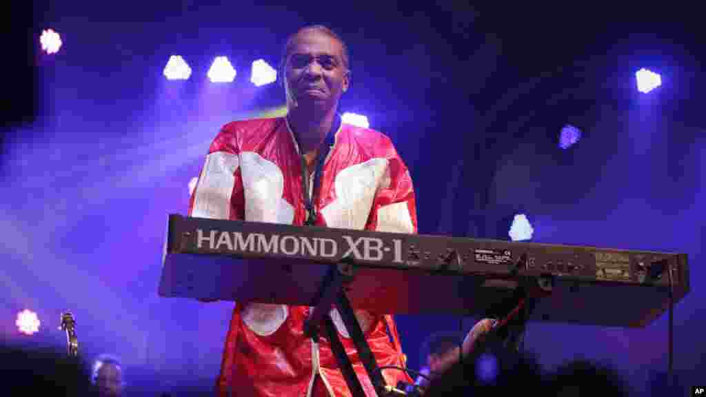 Shi ma Femi Kuti, dan marigayi Fela Anikulapo Kuti, na daga cikin mawakan da suka burge jama'a lokacin bukin tunawa da marigayi Fela Anikulapo Kuti a Lagos, ran litinin 19 Oktoba, 2015.