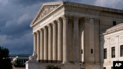La Corte Suprema de EE. UU. abordará los mandatos de vacunas contra COVID-19 aprobados por la administración Biden.