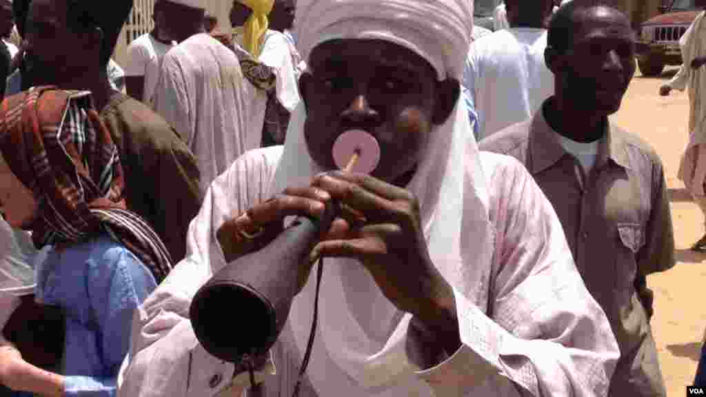 An nada Abubakar Shehu Abubakar a zaman sabon sarkin Gombe yau jumma'a 6 Yuni 2014.