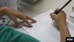 Niños y jóvenes inmigrantes venezolanos en Trinidad y Tobago no tienen acceso a educación pública. Algunos aprenden a través de organizaciones privadas. 