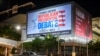 ARCHIVO - De izquierda a derecha, la exgobernadora de Carolina del Sur, Nikki Haley, el gobernador de Florida, Ron DeSantis, y el empresario Vivek Ramaswamy hablan durante el segundo debate de las primarias presidenciales republicanas en California, el 27 de septiembre de 2023.