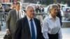 El senador federal demócrata Bob Menendez y su esposa Nadine Menendez llegan a un tribunal federal, el 27 de septiembre de 2023, en Nueva York. 