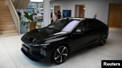 2023年8月17日,蔚來ET7車型在德國柏林中國高端智慧電動車製造商蔚來公司的「蔚來中心」展出。歐盟委員會主席馮德萊恩9月13日宣布展開反補貼調查,指控中國「透過巨額國家補貼人為壓低汽車價格」。