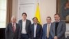 ¿De qué hablaron el presidente de izquierda Gustavo Petro y el líder de la derecha Álvaro Uribe en Colombia?