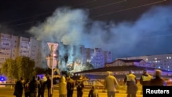 Una vista muestra el sitio de un accidente aéreo en un edificio residencial en la ciudad sureña de Yeysk, Rusia, el 17 de octubre de 2022.