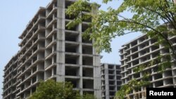 中國房地產企業佳登寶公司在廣西桂林的一處沒有完工的住宅樓建築工地。（2022年9月17日）
