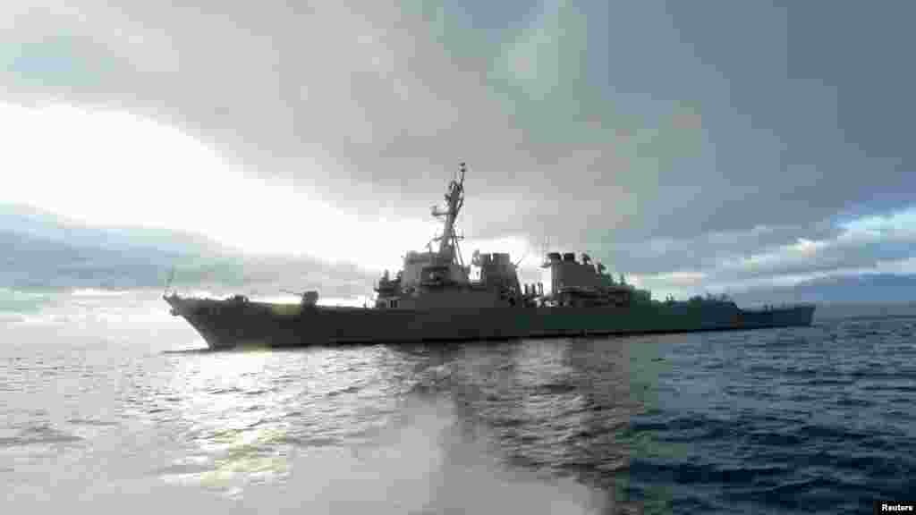 Jirgin sojin ruwan Amurka dake tekun Meditareniya mai suna USS Ross (DDG 71), wanda da shi Amurka ta kai wa Syria hari. Afrilu 7, 2017 