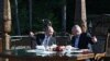 Путин му понуди помош на Лукашенко за време на протестите