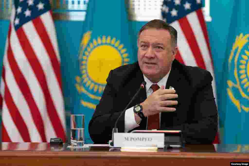 2-fevral kuni AQSh Davlat kotibi Mayk Pompeo Nur-Sultonda Qozog'iston Prezident Qosim-Jo'mart Tokayev, Tashqi ishlar vaziri Muxtor Tleuberdi bilan muloqot qildi. Pompeo Ameriika elchixonasida ham bo'ldi. Uyg'ur oilalar bilan ham uchrashdi. AQSh Qozog'iston va qo'shni davlatlarni Xitoyga biror uyg'urni topshirmaslikka chaqirmoqda.