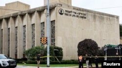 Sinagog Tree of Life di Pittsburgh, Pennsylvania, lokasi terjadinya penembakan massal, Sabtu (27/10). 